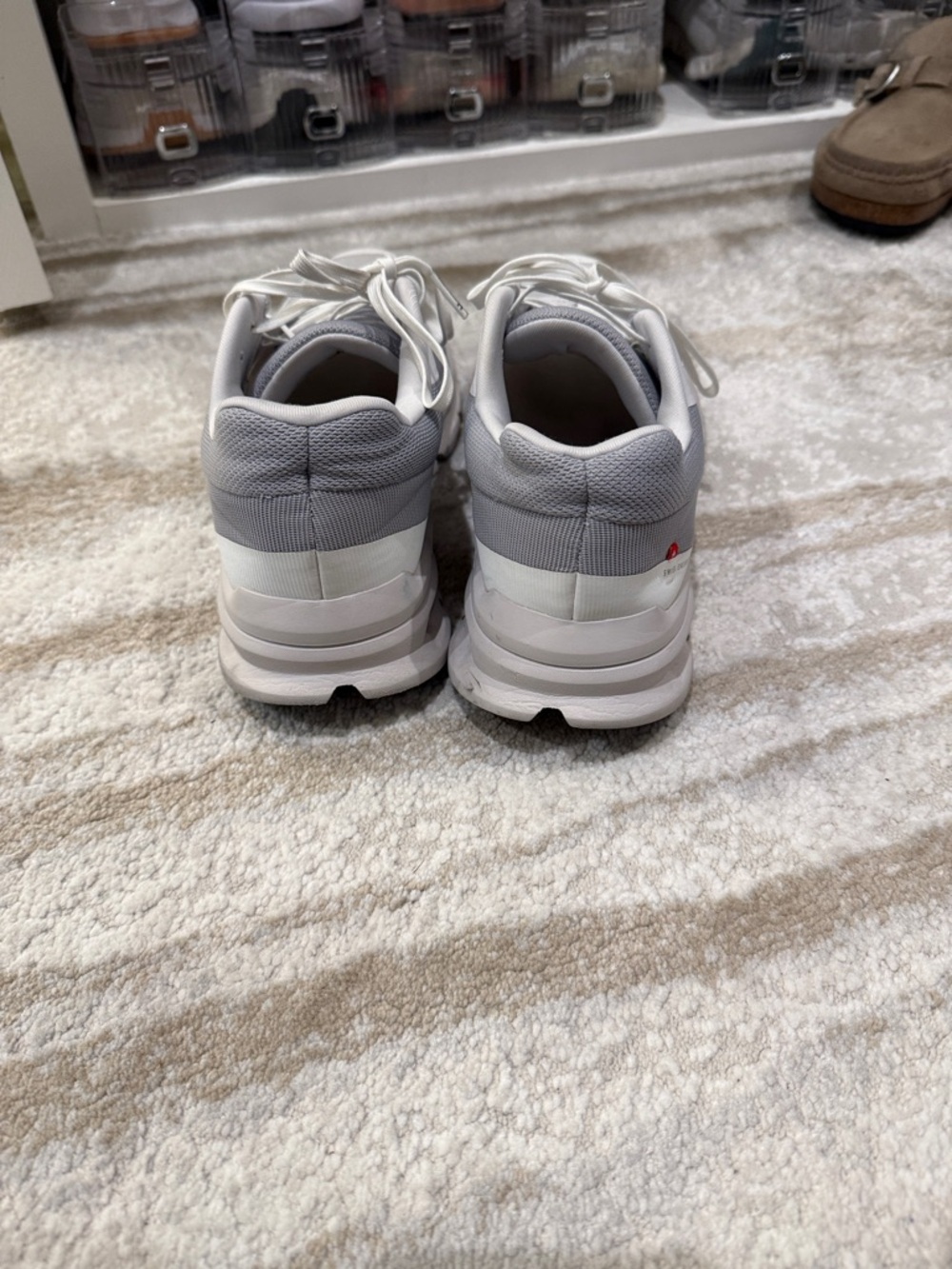 On Cloudrunner - Picture 3 of 7